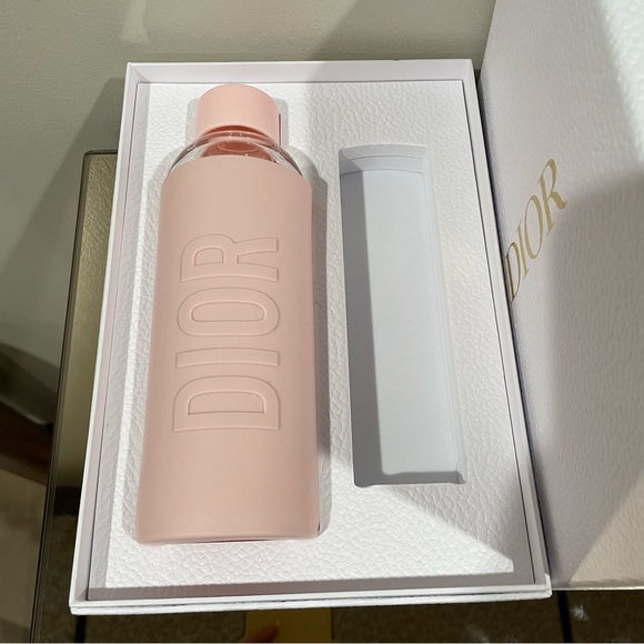 🚫SOLD🚫Dior Authentic Pink Water Bottle Dior Pink Zip Pouch Luxury Fitness Access - Picture 13 of 14